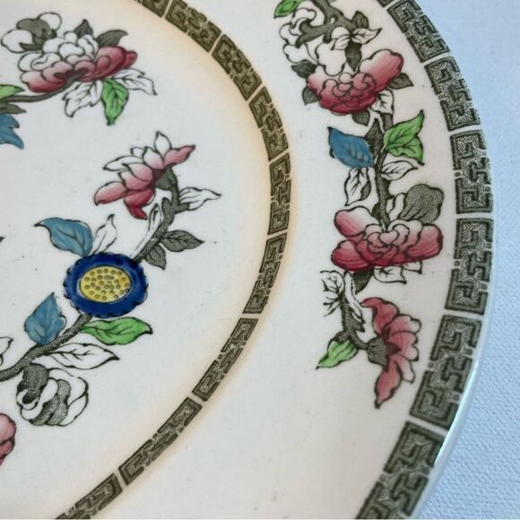 Indian Tree (Green Key, Cream-Off White)
by JOHNSON BROTHERS
Length: 14 1/8 in - Picture 3 of 11